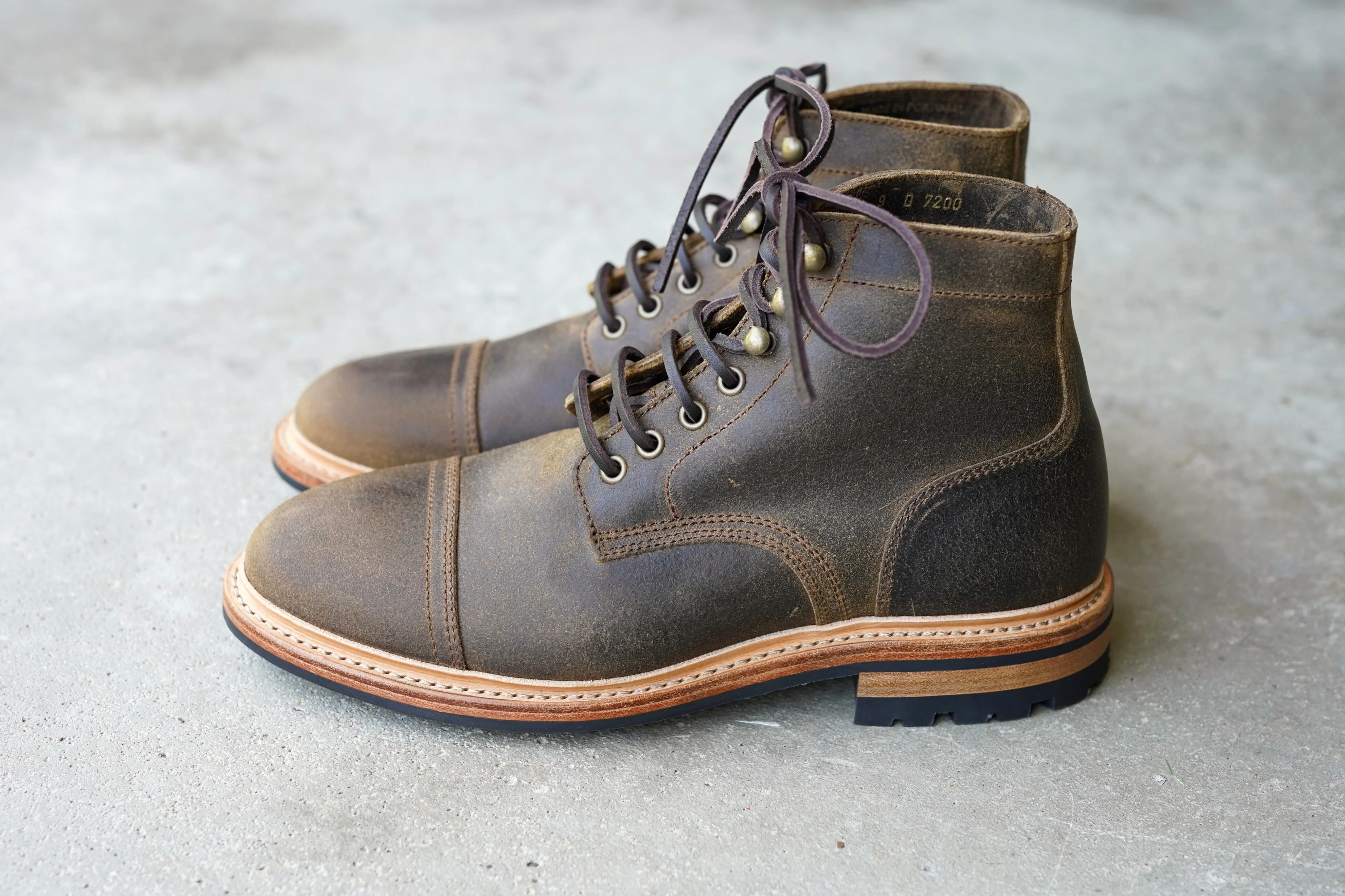 The Richmond - Caper Waxy Commander (618) Wide - Image 3